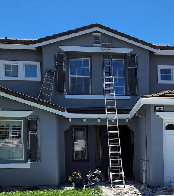 House painter in Walnut Creek, CA finishes exterior trim