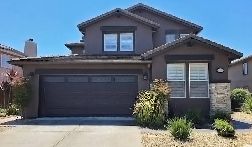 choosing exterior paint colors that complement your landscape
